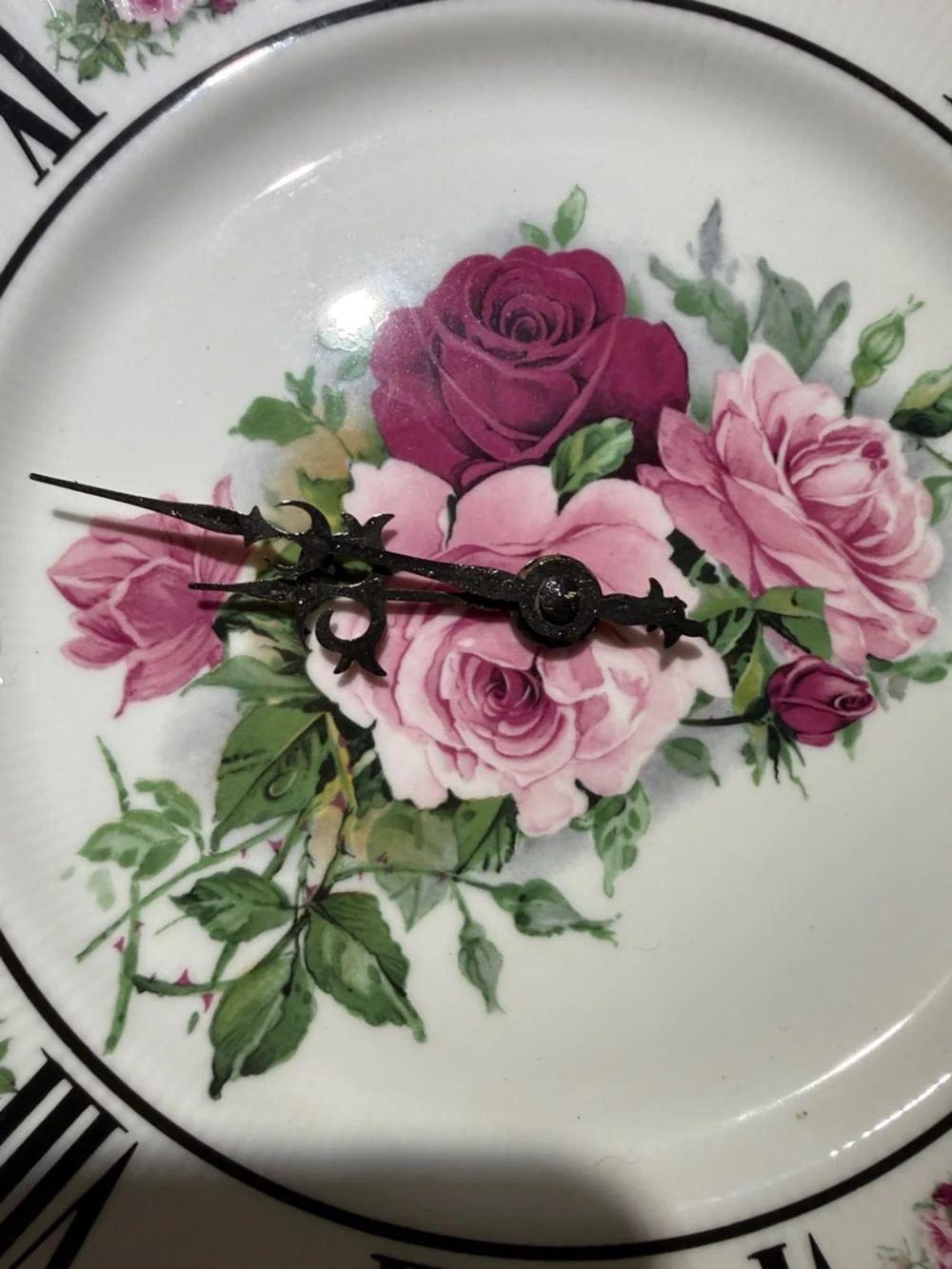 ALLYN NELSON Collection Battery Clock, pink Roses, Roman Numerals